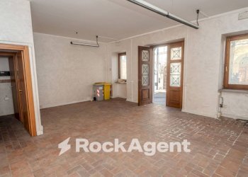 Stanza non arredata - Negozio via Andrea Doria, 9, Viterbo - foto 1