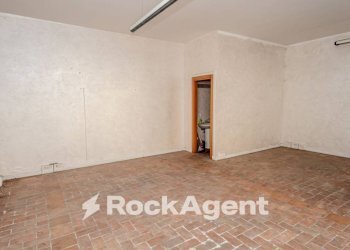 Stanza non arredata - Negozio via Andrea Doria, 9, Viterbo - foto 3