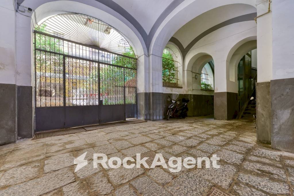 Interno palazzo - Appartamento via Giordano Bruno, Napoli (zona Chiaia) - foto 3