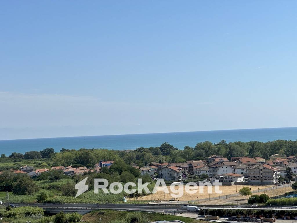 Vista - Two-room apartment via Levante, Città Sant'Angelo - photo 1