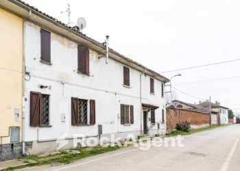 Facciata - Casa indipendente via Molino D'Agogna, 6, Galliavola - foto 7