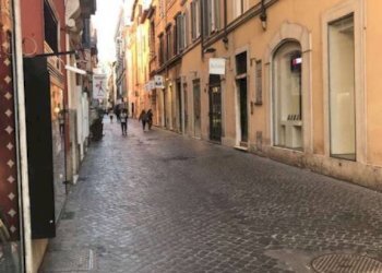 Shop via Vittoria, Roma (neighborhood Centro Storico) - photo 4