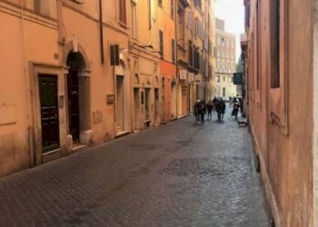 Shop via Vittoria, Roma (neighborhood Centro Storico) - photo 5