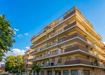 Facciata - Bilocale viale Ammiraglio del Bono, Roma (zona Lido di Ostia) - foto 19
