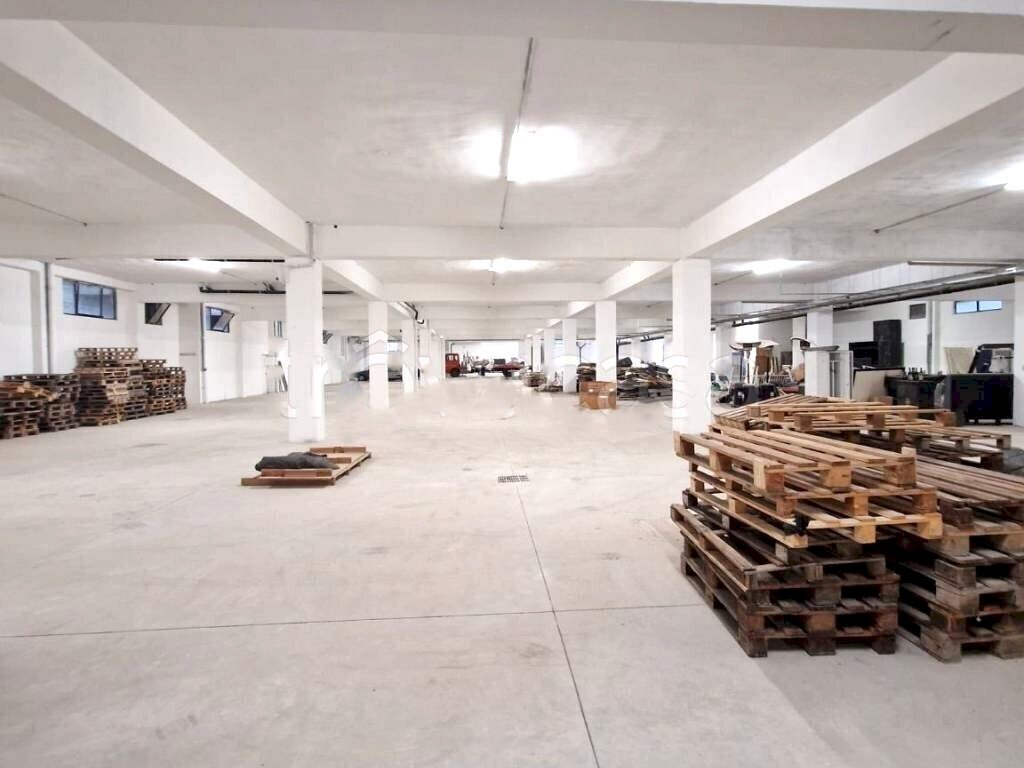 m-c (3).jpg - Capannone Roma - foto 2