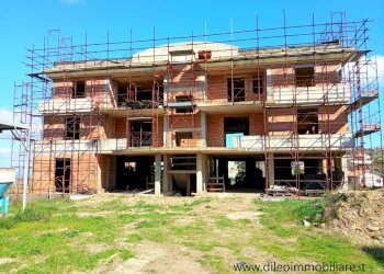 Lottoedificabile con palazzina in costruzione (5). - Terreno edificabile Colonnella - foto 2