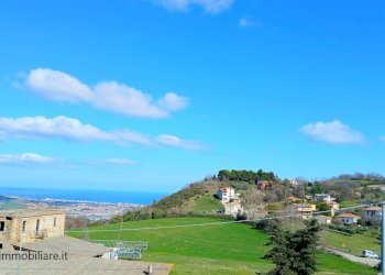 Lottoedificabile con palazzina in costruzione (3). - Terreno edificabile Colonnella - foto 4
