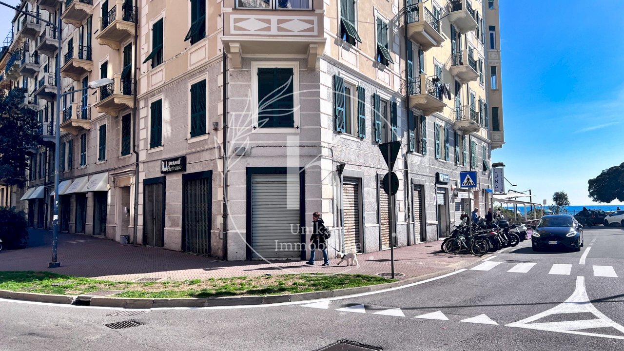 IMG_1601.jpeg - Commercial Premises Corso Vittorio Veneto, Savona - photo 2