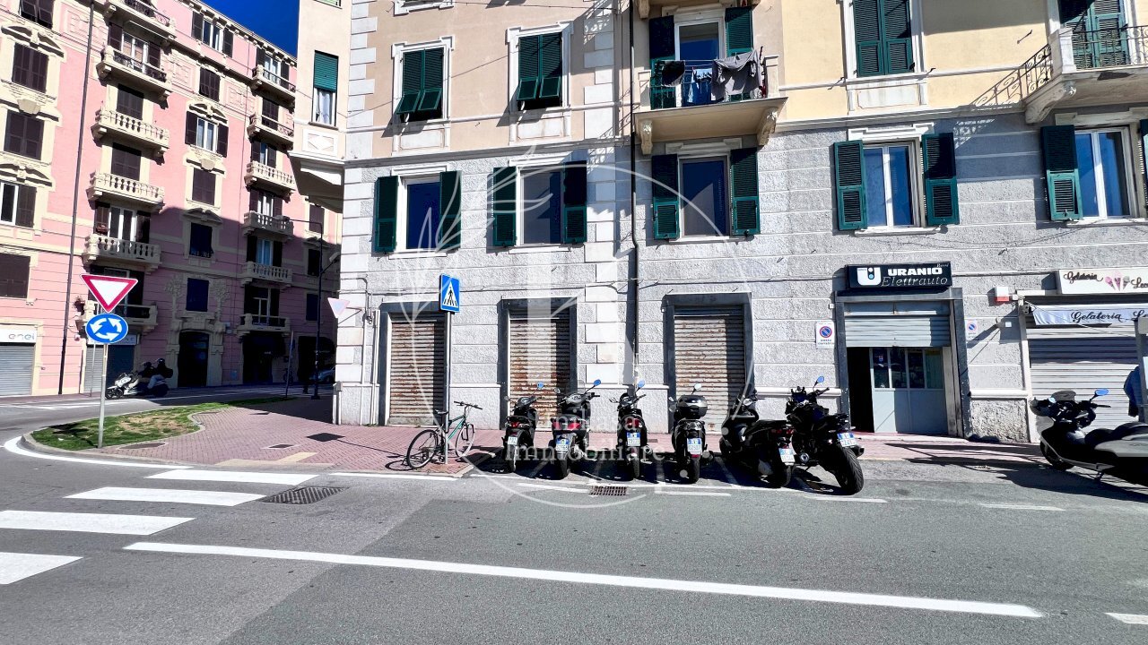 IMG_1596.jpeg - Commercial Premises Corso Vittorio Veneto, Savona - photo 3