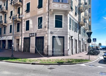 IMG_1599.jpeg - Commercial Premises Corso Vittorio Veneto, Savona - photo 1