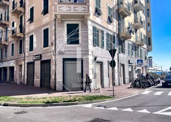 IMG_1601.jpeg - Commercial Premises Corso Vittorio Veneto, Savona - photo 2