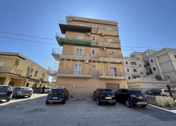 IMG_1853.jpg - Box Via Carlentini 4, Siracusa - foto 1