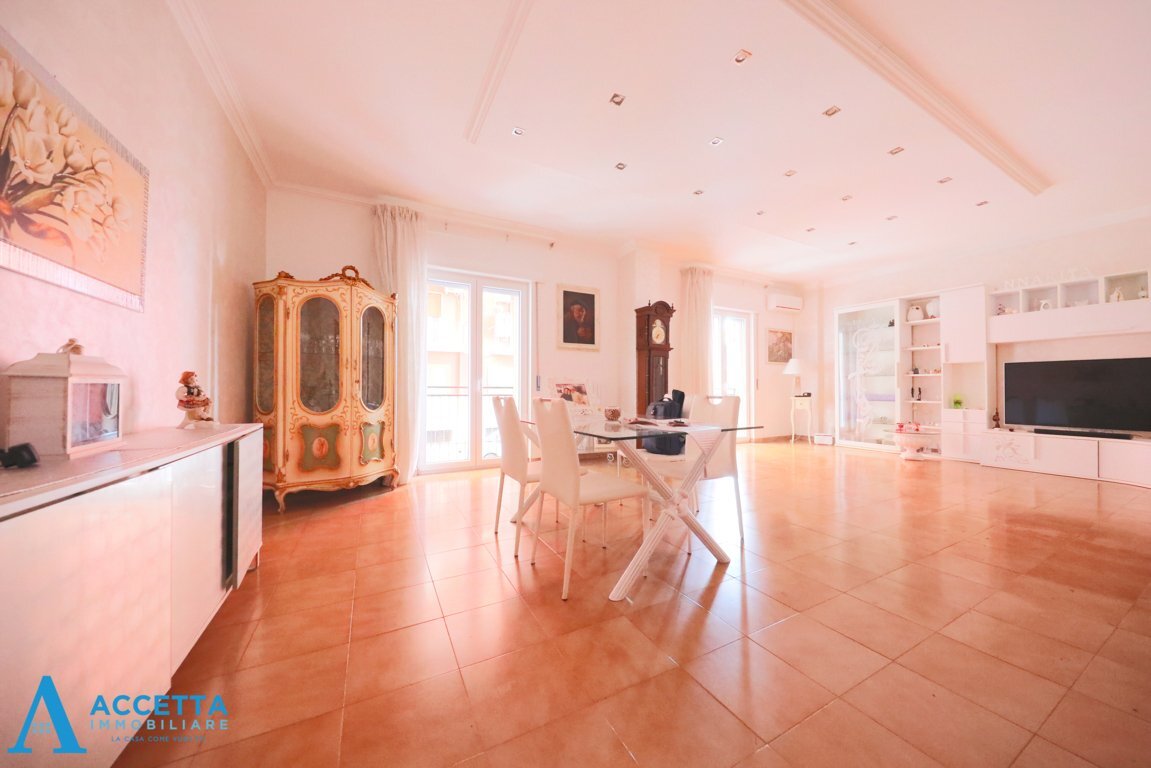 Salone - Three-room apartment Via Lupoli 1, Taranto - photo 1