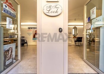 Shop Piazza San Bernardo delle Alpi, 34/A 
 Barazzetto, Biella - photo 5