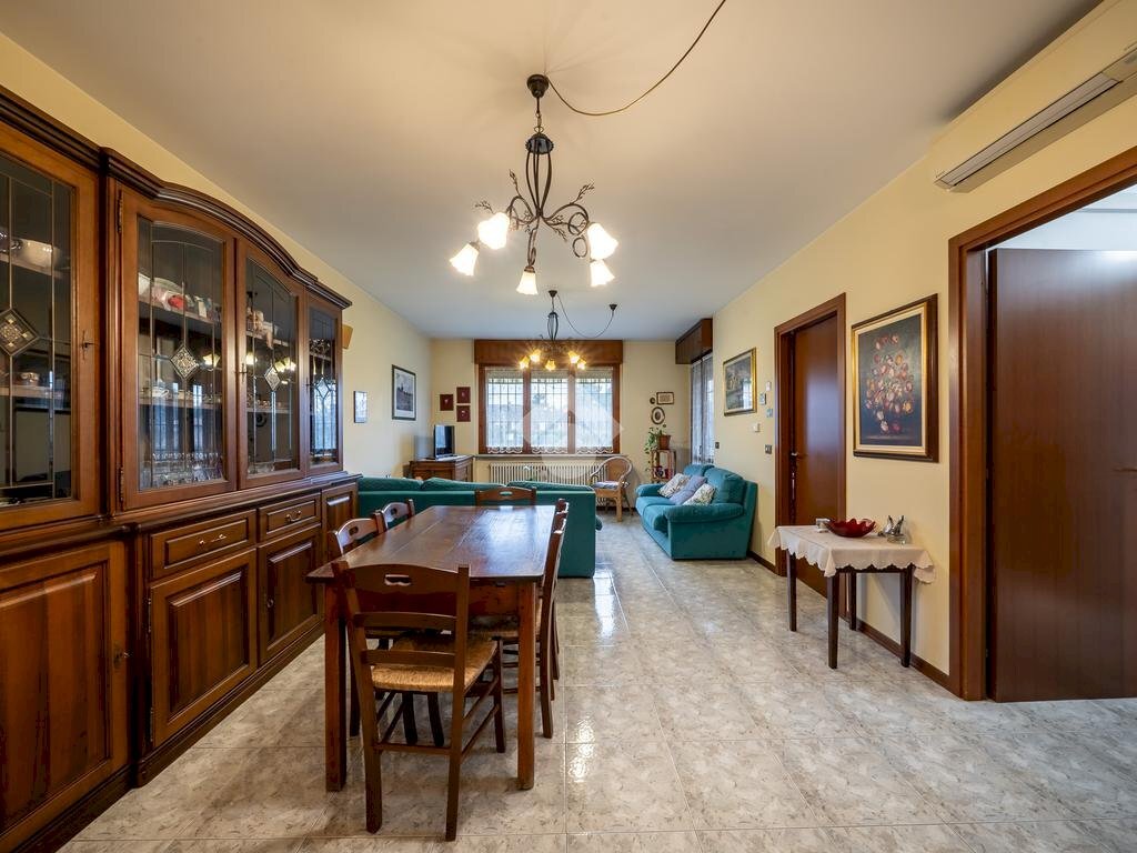 Three-room apartment Via Carlo Alberto dalla Chiesa, San Polo d'Enza - photo 1