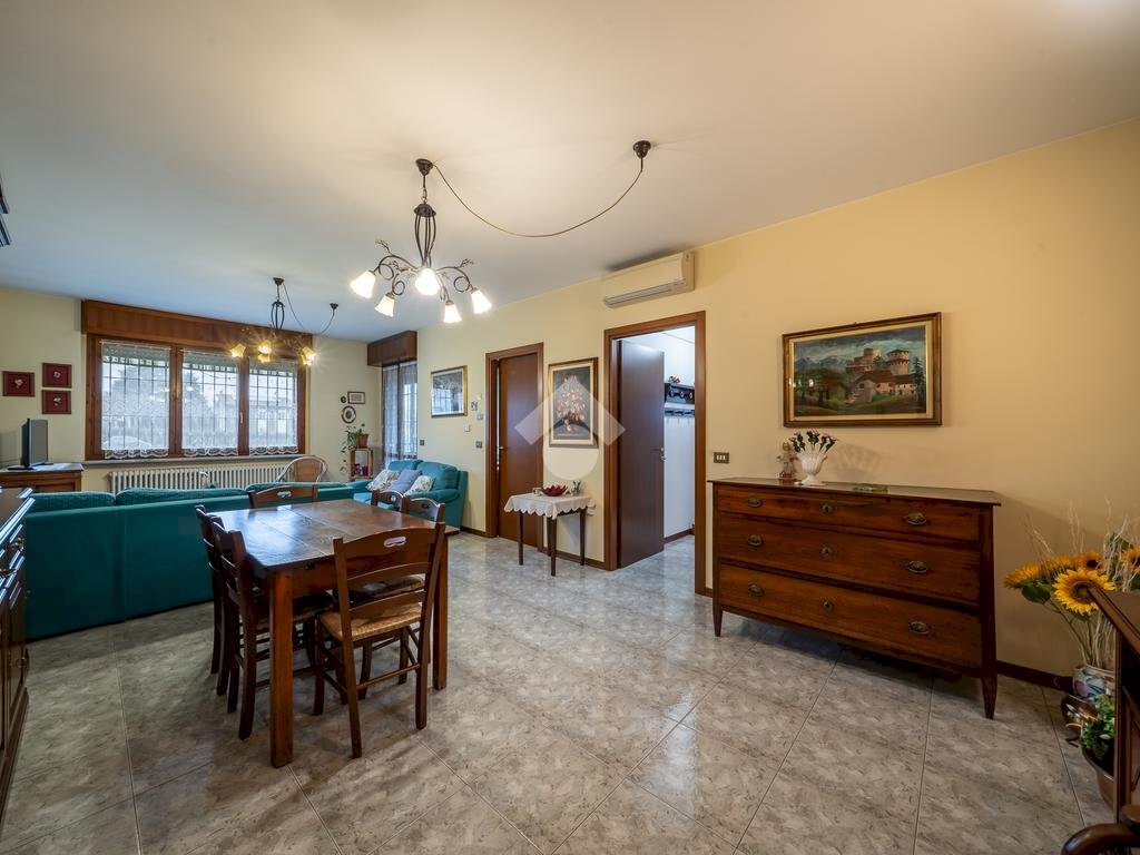 Three-room apartment Via Carlo Alberto dalla Chiesa, San Polo d'Enza - photo 2