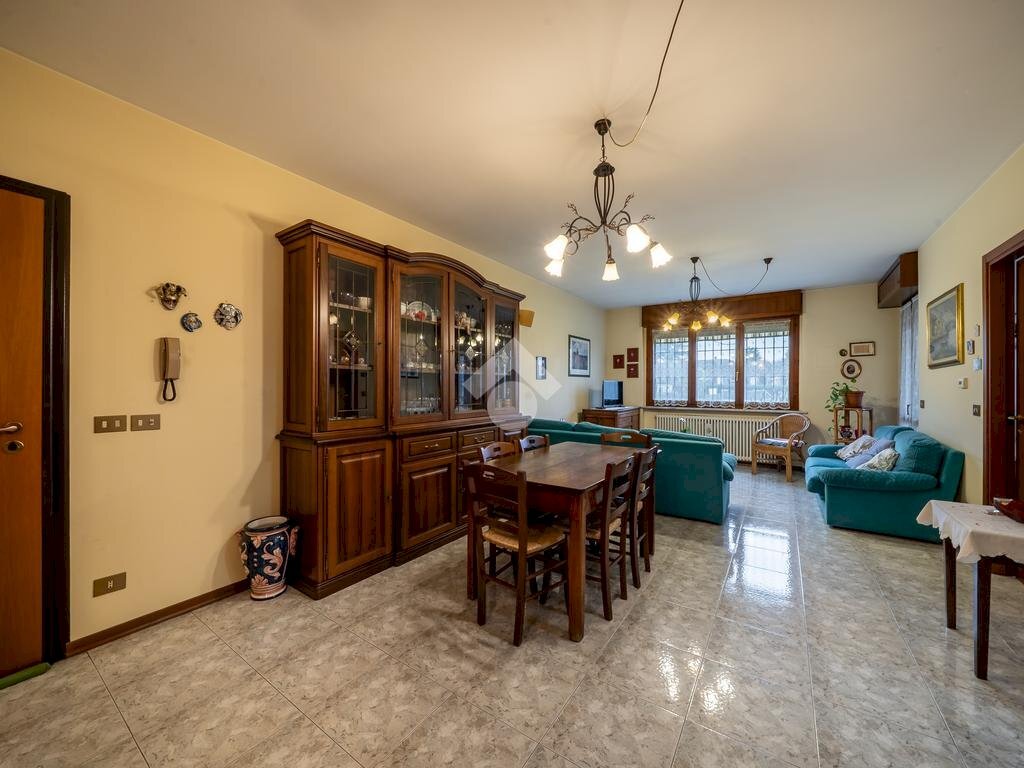 Three-room apartment Via Carlo Alberto dalla Chiesa, San Polo d'Enza - photo 3