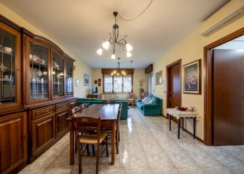 Three-room apartment Via Carlo Alberto dalla Chiesa, San Polo d'Enza - photo 1