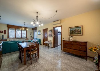 Three-room apartment Via Carlo Alberto dalla Chiesa, San Polo d'Enza - photo 2