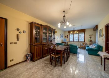 Three-room apartment Via Carlo Alberto dalla Chiesa, San Polo d'Enza - photo 3