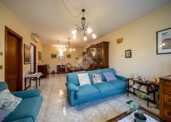 Three-room apartment Via Carlo Alberto dalla Chiesa, San Polo d'Enza - photo 8