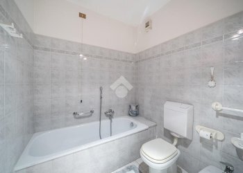 Three-room apartment Via Carlo Alberto dalla Chiesa, San Polo d'Enza - photo 32