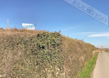Building land via carlo alberto snc, Barge - photo 2
