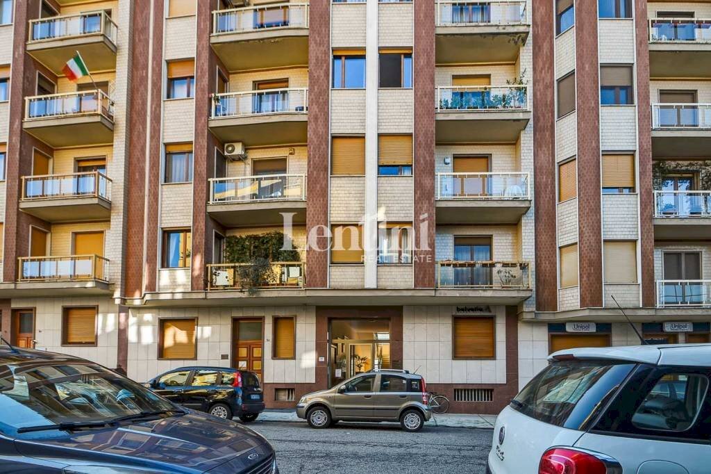 Facciata - Appartamento viale Montebello, 1, Casale Monferrato - foto 2