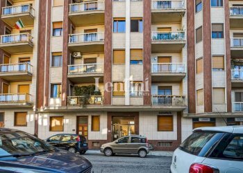 Facciata - Appartamento viale Montebello, 1, Casale Monferrato - foto 2