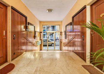 Interno palazzo - Appartamento viale Montebello, 1, Casale Monferrato - foto 4