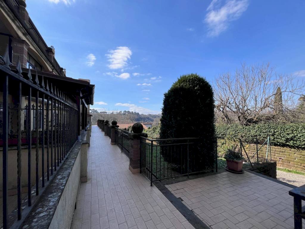 Cortile interno - Villa a Schiera via di Sant'Antonio Abate, 49, Sutri - foto 1