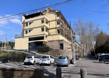 Facciata - Villa a Schiera via di Sant'Antonio Abate, 49, Sutri - foto 6