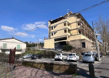 Facciata - Villa a Schiera via di Sant'Antonio Abate, 49, Sutri - foto 8