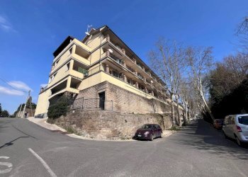 Facciata - Villa a Schiera via di Sant'Antonio Abate, 49, Sutri - foto 9