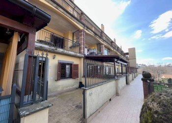 Facciata - Villa a Schiera via di Sant'Antonio Abate, 49, Sutri - foto 11