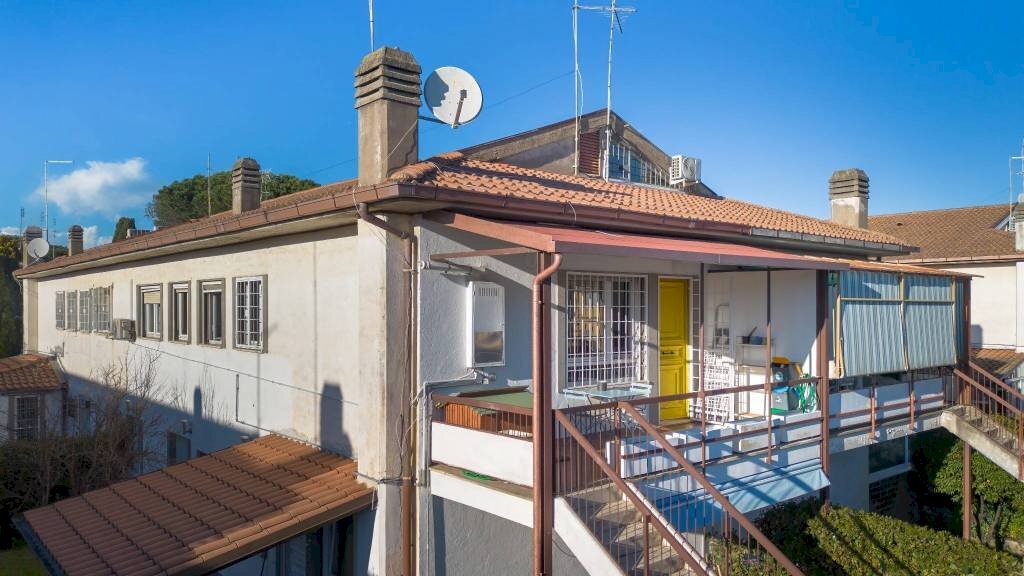 Facciata - Trilocale via Archelao di Mileto, 30, Roma - foto 1