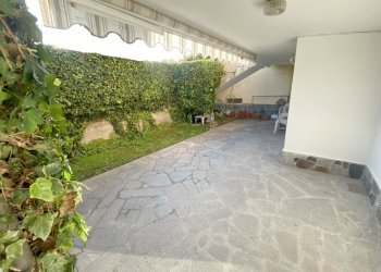 IMG_3428_modificata_modificata.jpg - Three-family Villa Strada Statale 1 189, Castelnuovo Magra - photo 1