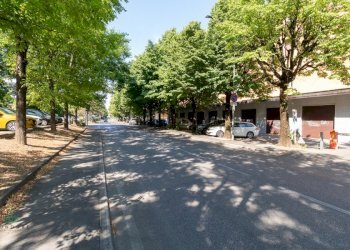 Negozio Via Cadriano 16, Granarolo dell'Emilia - foto 1