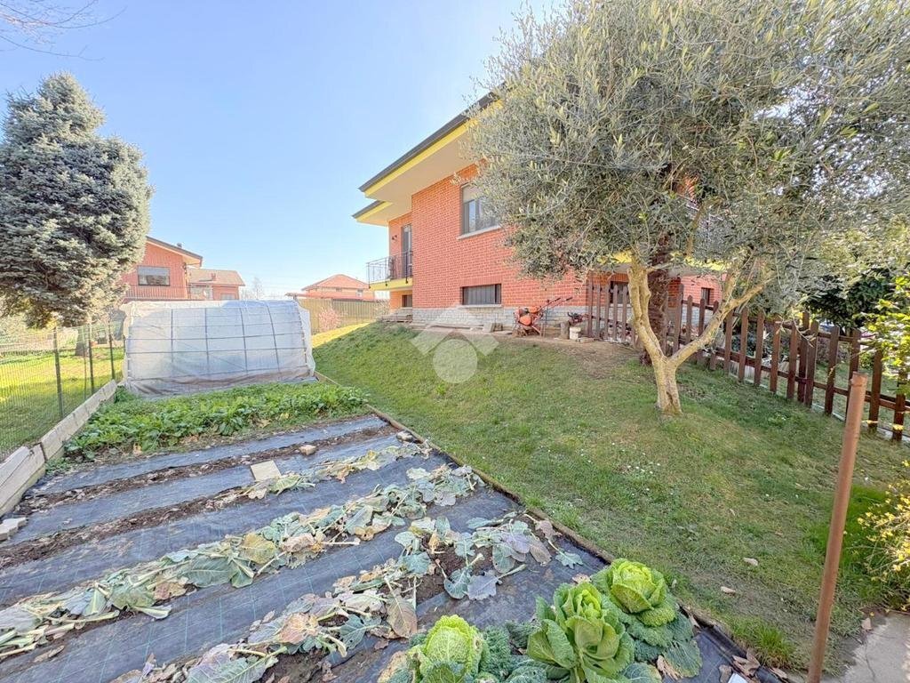 Portion of a house Via Torino, San Francesco al Campo - photo 3