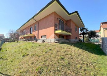 Portion of a house Via Torino, San Francesco al Campo - photo 2