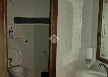 Negozio Via di san bernardo, Genova (zona Centro Storico) - foto 8