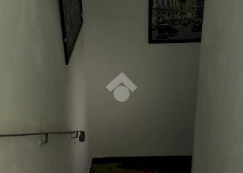 Negozio Via di san bernardo, Genova (zona Centro Storico) - foto 10