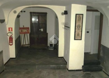 Negozio Via di san bernardo, Genova (zona Centro Storico) - foto 14