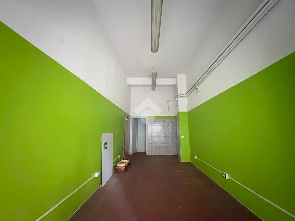 Negozio Via San Fruttuoso, Genova (zona San Fruttuoso) - foto 1