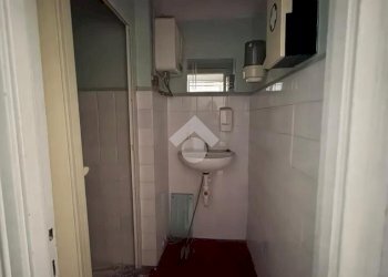 Negozio Via San Fruttuoso, Genova (zona San Fruttuoso) - foto 13