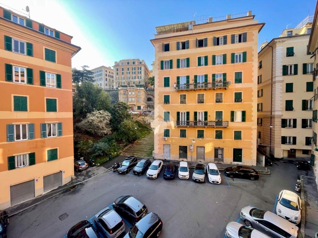 Four-room apartment Piazza Del Cavalletto, Genova (neighborhood Carignano) - photo 1