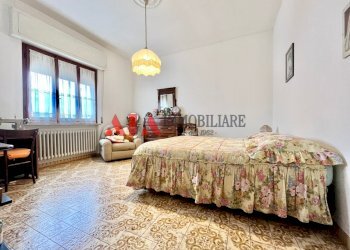 Camera matrimoniale 1 p.1 - Villa Via Sarzanese Valdera, Buti - photo 12