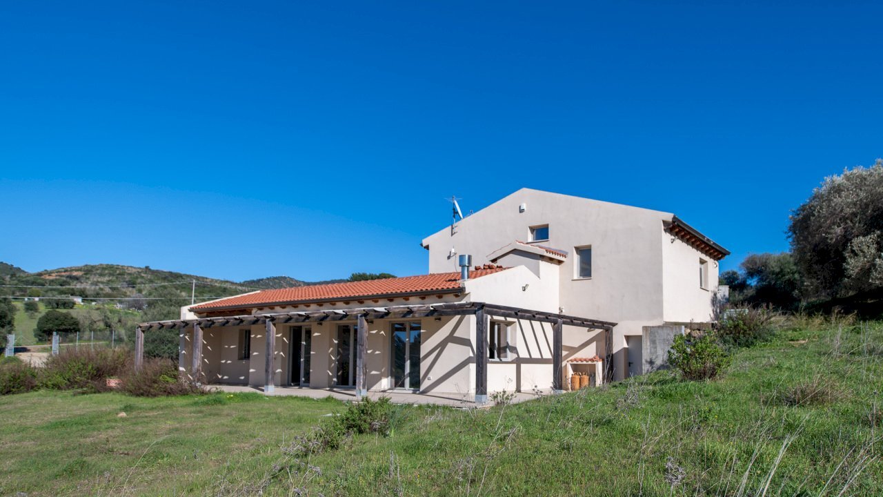 vista frontale (2).jpg - Villa Soleminis - foto 1