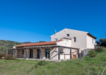 vista frontale (2).jpg - Villa Soleminis - photo 1