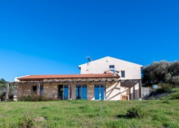 vista frontale (1).jpg - Villa Soleminis - photo 4